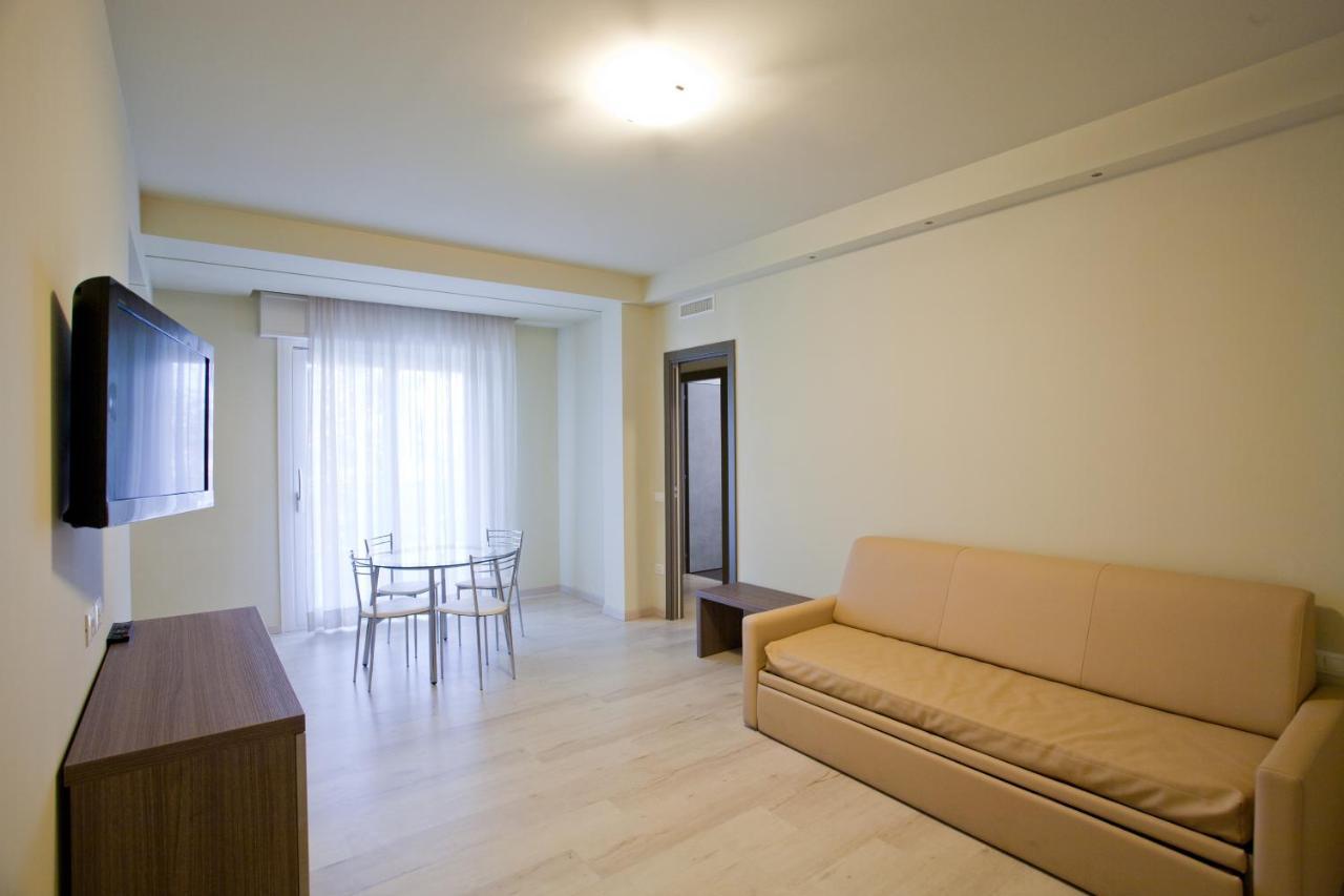 Residence Elisabetta Чезенатіко Екстер'єр фото
