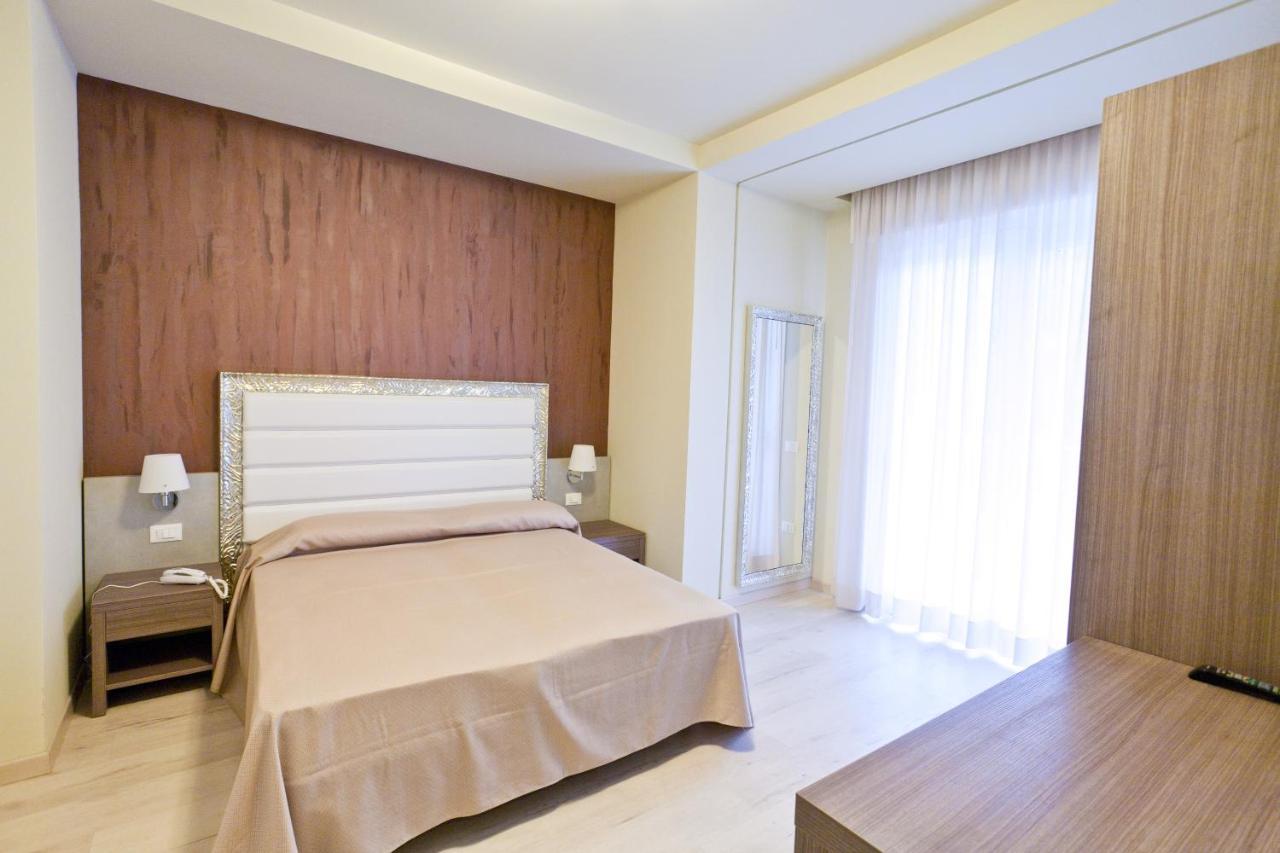 Residence Elisabetta Чезенатіко Екстер'єр фото